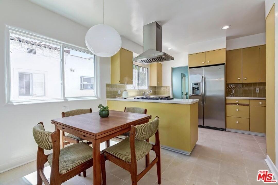 119 N Almont Dr - Photo 7 of 26