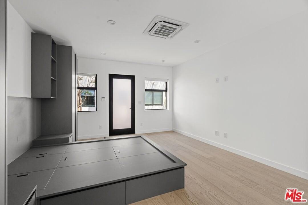 1325 Cabrillo Ave Apt 3 - Photo 3 of 13