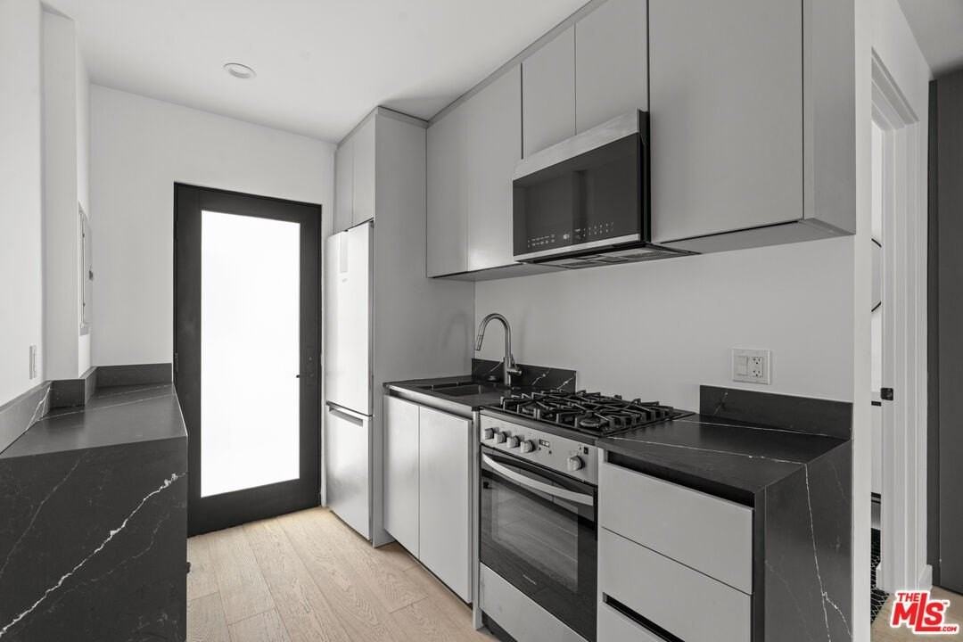 1325 Cabrillo Ave Apt 3 - Photo 6 of 13