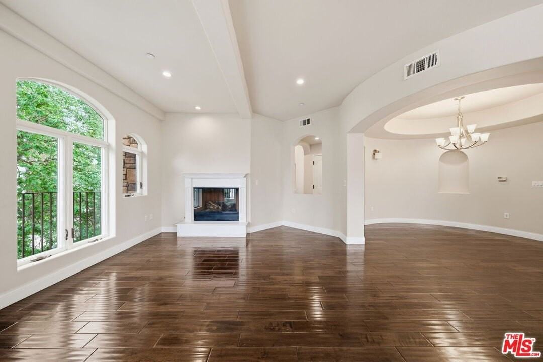 320 S Swall Dr Apt 3 - Photo 5 of 32