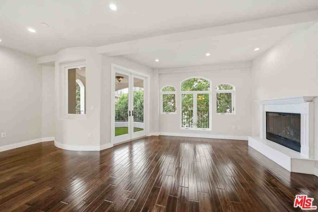 320 S Swall Dr Apt 3 - Photo 6 of 32