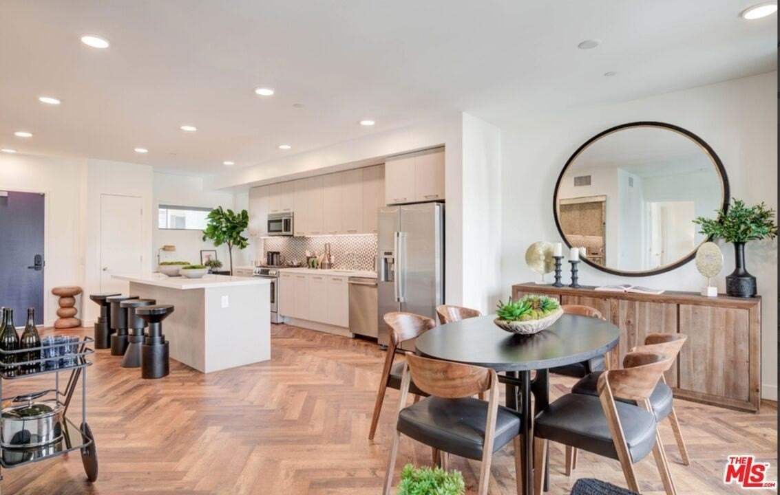 1250 N Fairfax Ave Apt 411