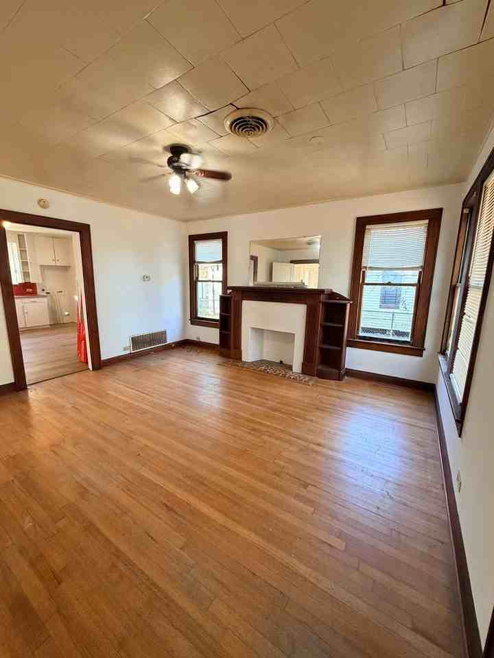 3257 Wagner St - Photo 2 of 11