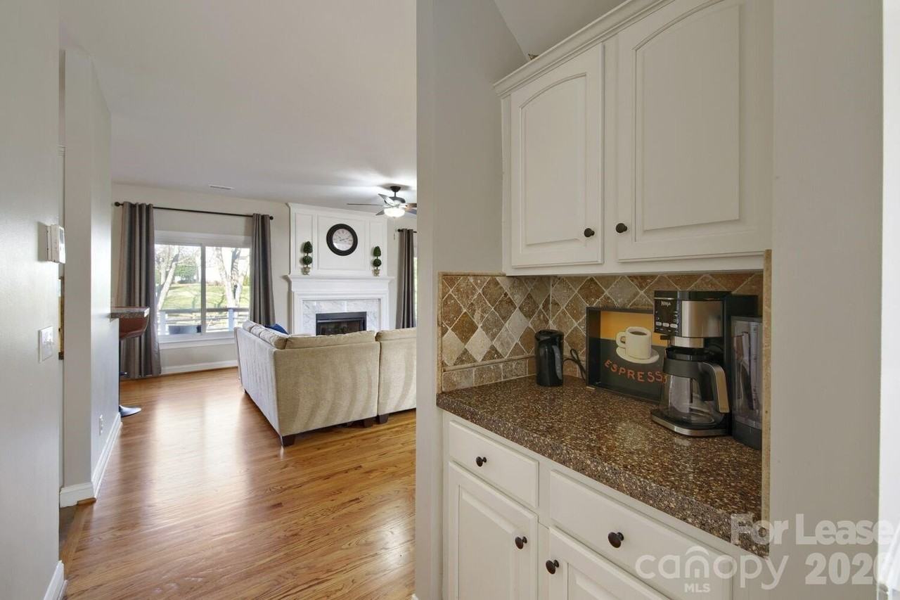 6520 Red Maple Dr - Photo 5 of 38