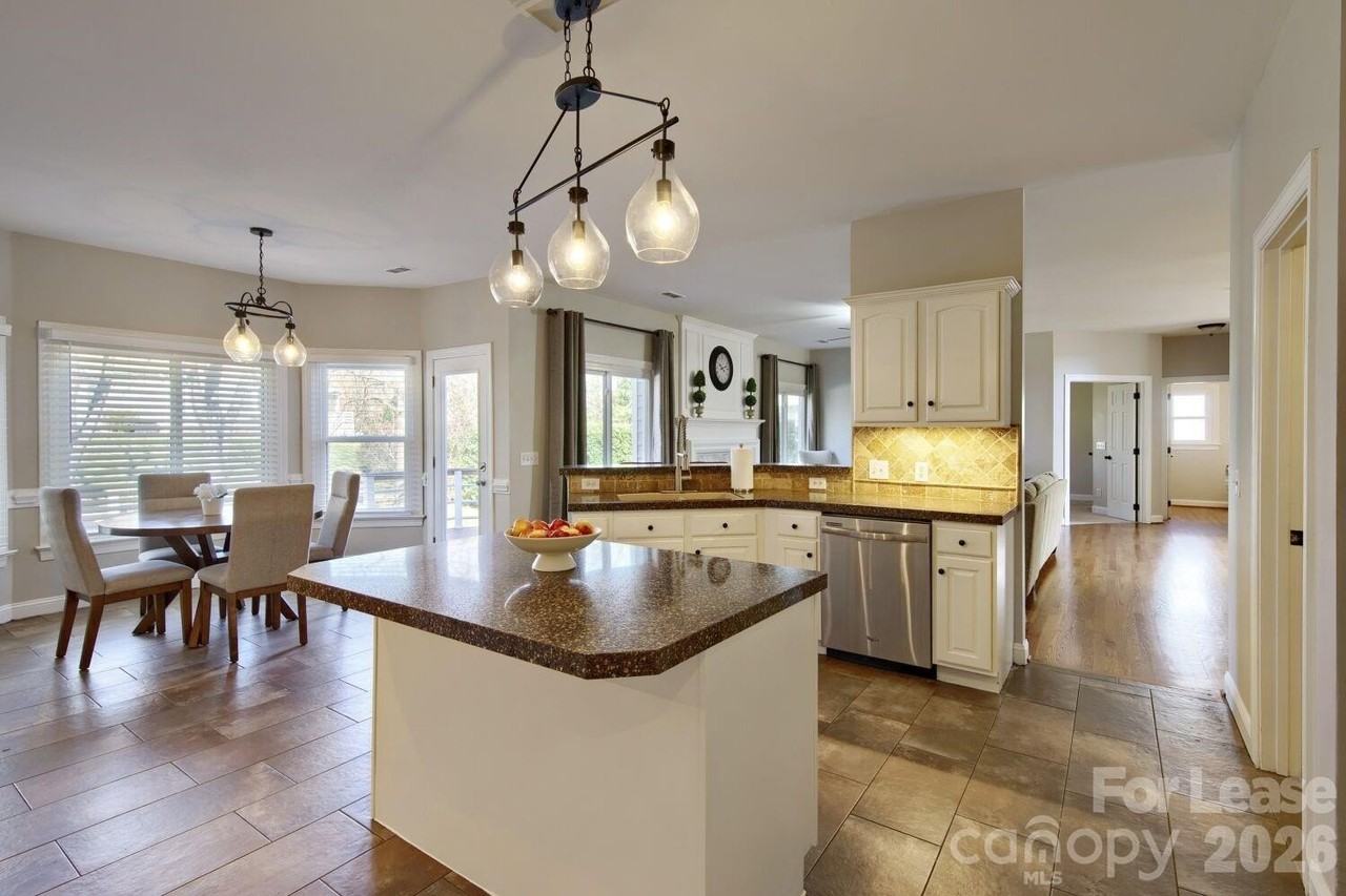 6520 Red Maple Dr - Photo 7 of 38