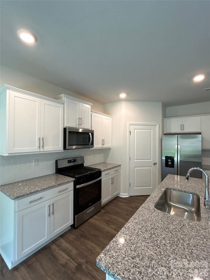 1920 Vanderlyn St - Photo 7 of 24