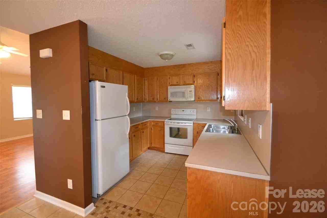 112 Dundee Ct - Photo 4 of 14