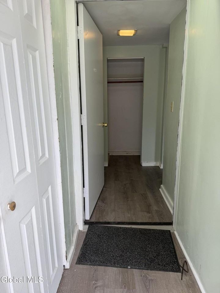 56 S Swan St Unit B - Photo 2 of 11