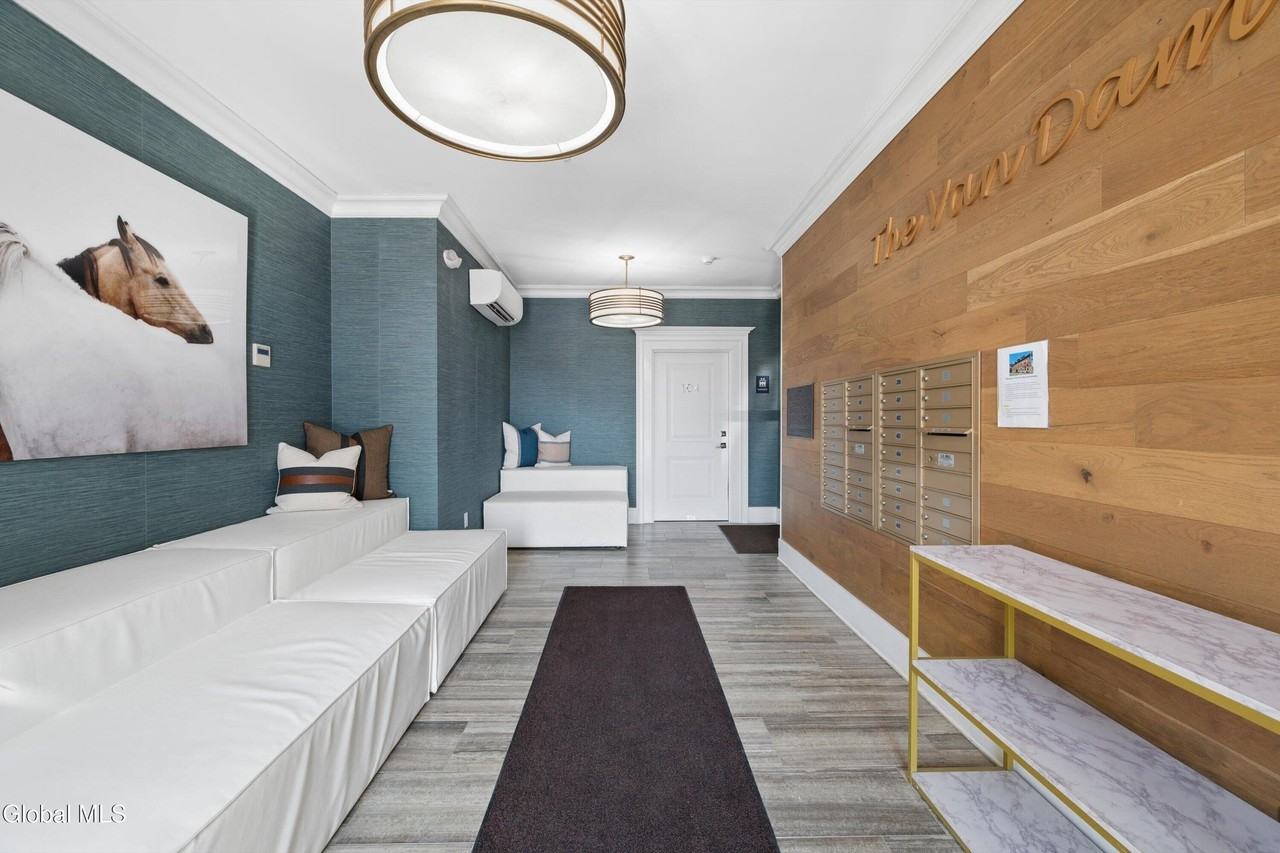 77 Van Dam St Apt 408 - Photo 3 of 14