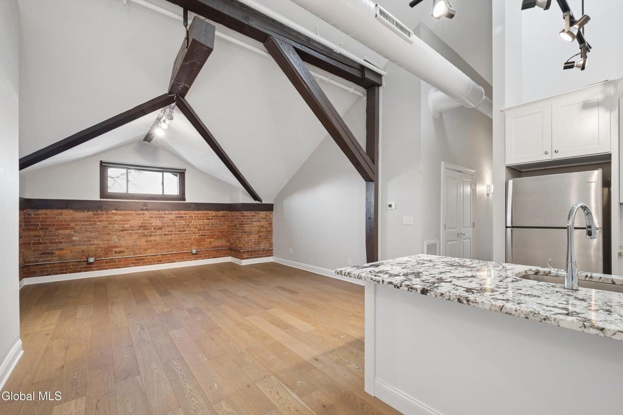 77 Van Dam St Apt 408 - Photo 4 of 14