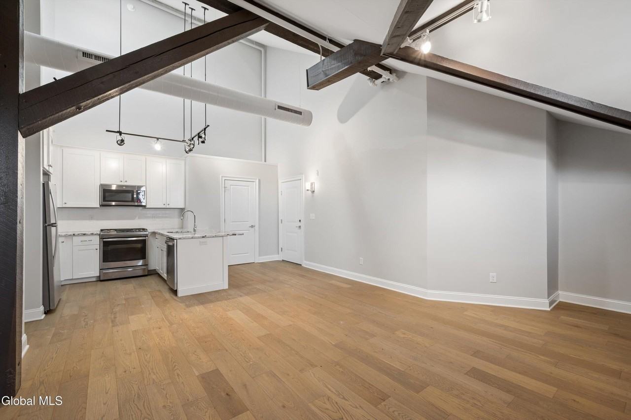 77 Van Dam St Apt 408 - Photo 5 of 14