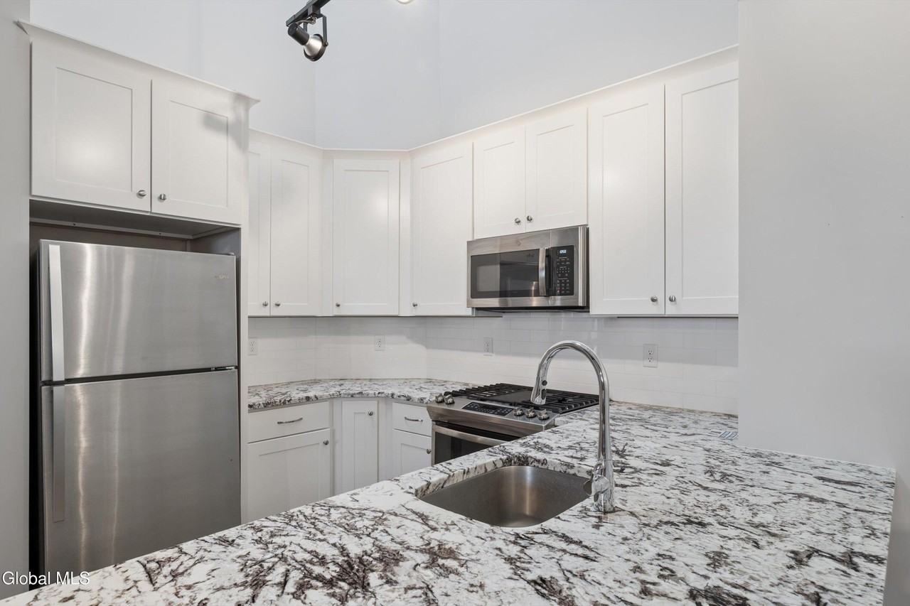 77 Van Dam St Apt 408 - Photo 6 of 14