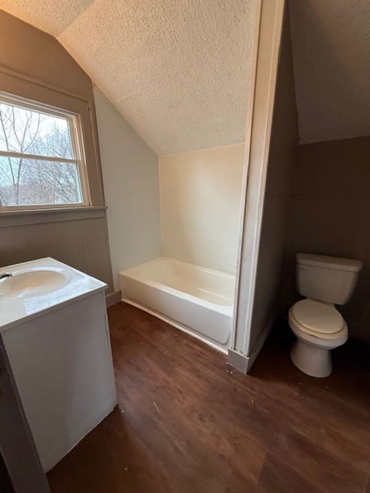 607 E Maywood Ave - Photo 2 of 30