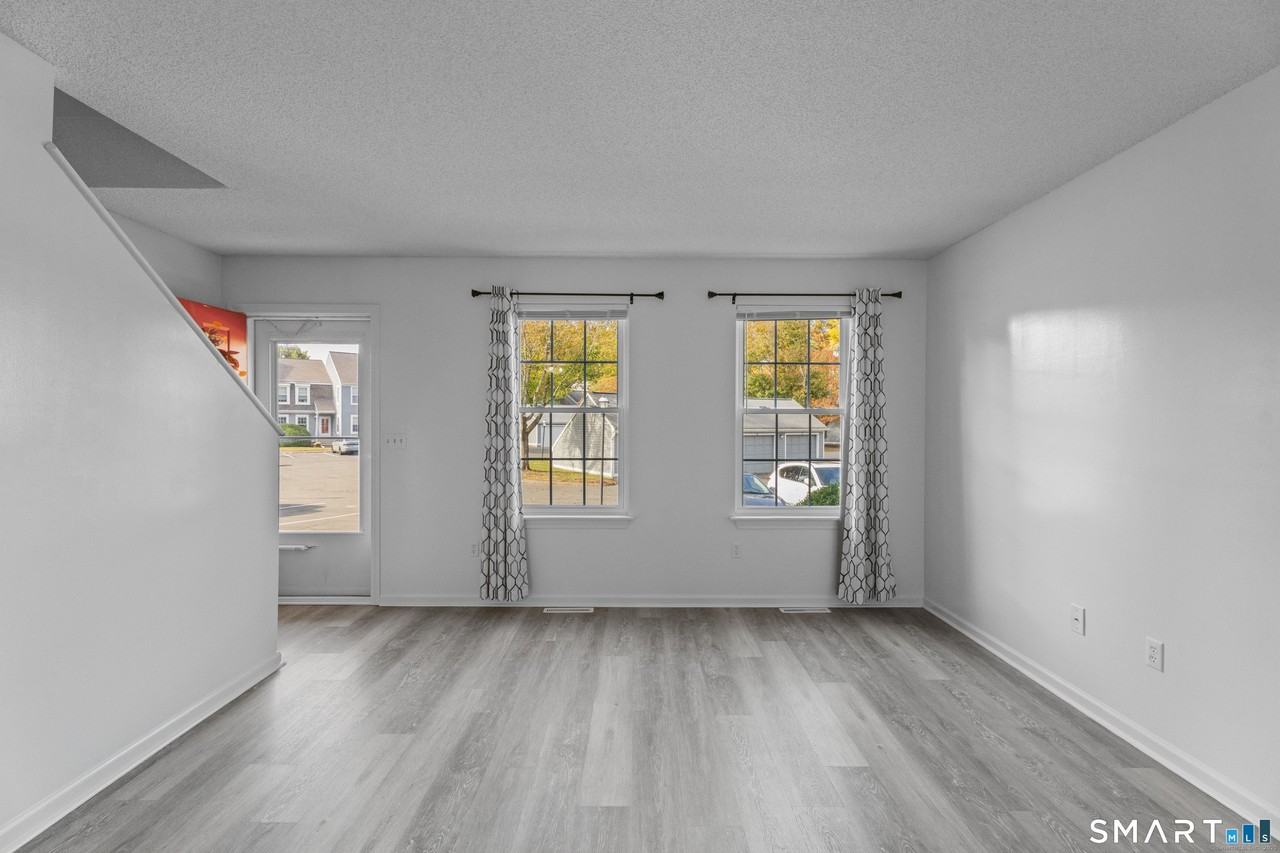 213 Oakland St Apt D - Photo 2 of 10