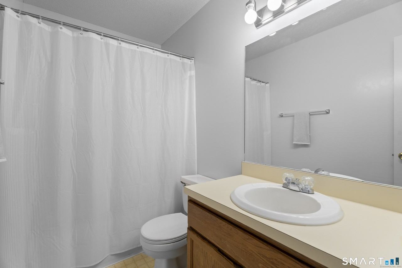 213 Oakland St Apt D - Photo 6 of 10