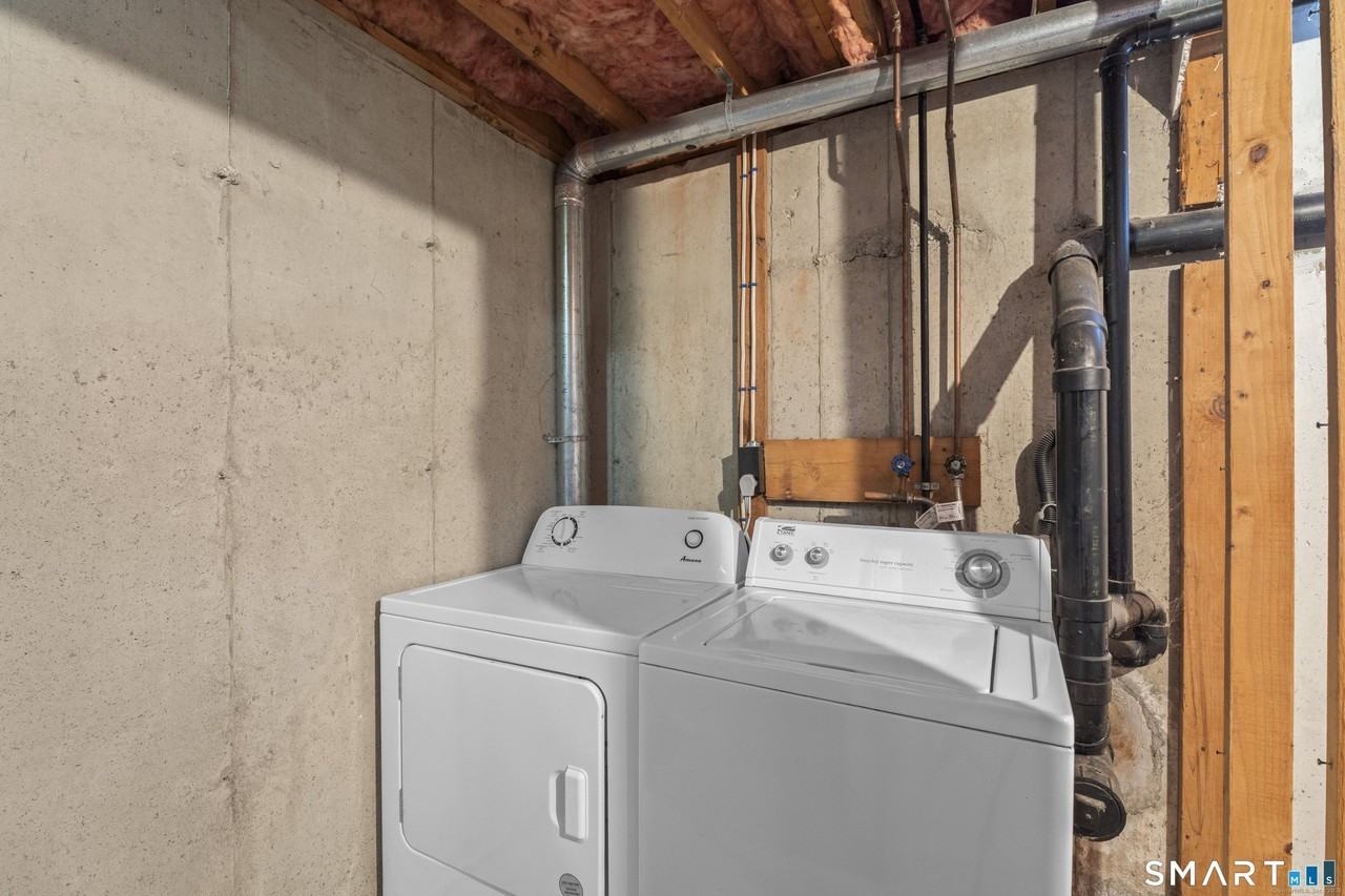 213 Oakland St Apt D - Photo 7 of 10