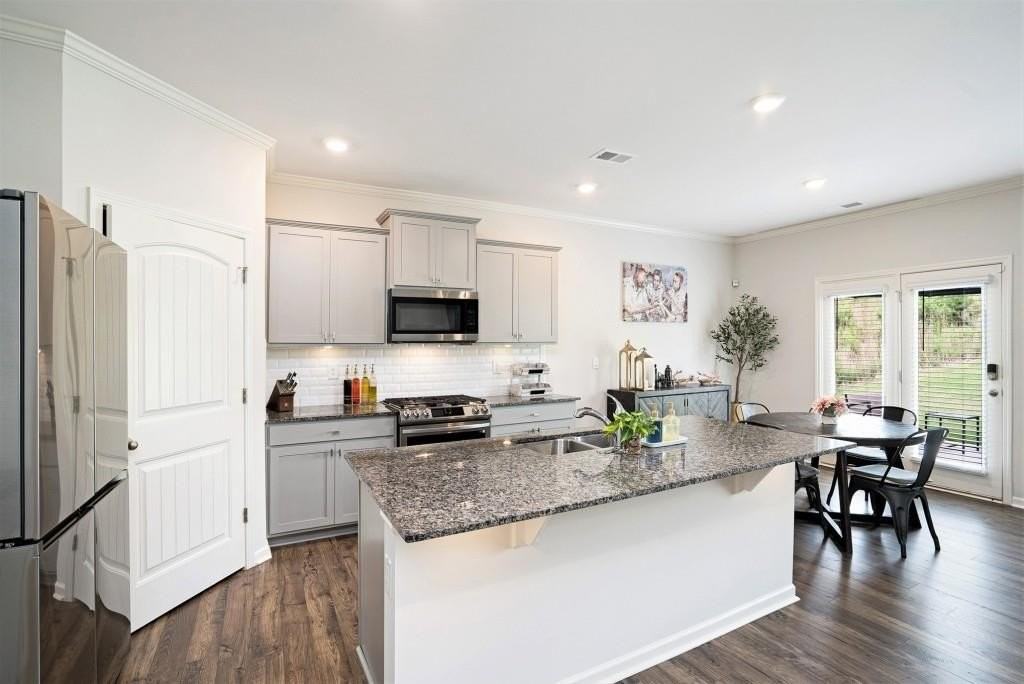 7814 Messina Ct - Photo 3 of 42