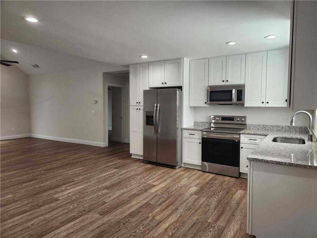 1360 Castleberry Bridge Rd - Photo 3 of 10