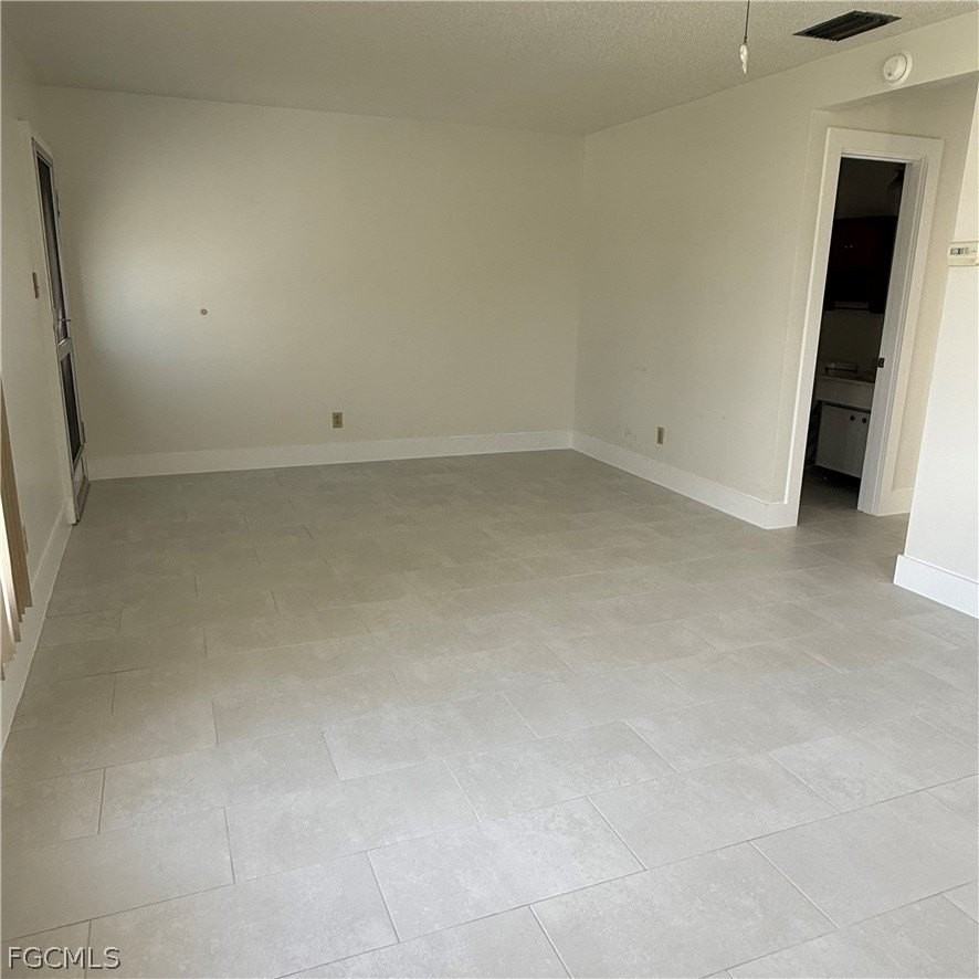 26 Hamlin Ct - Photo 3 of 12