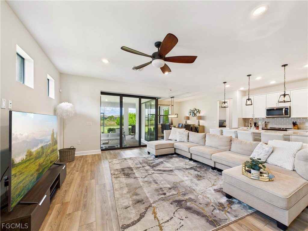 19563 Utopia Ln - Photo 4 of 27