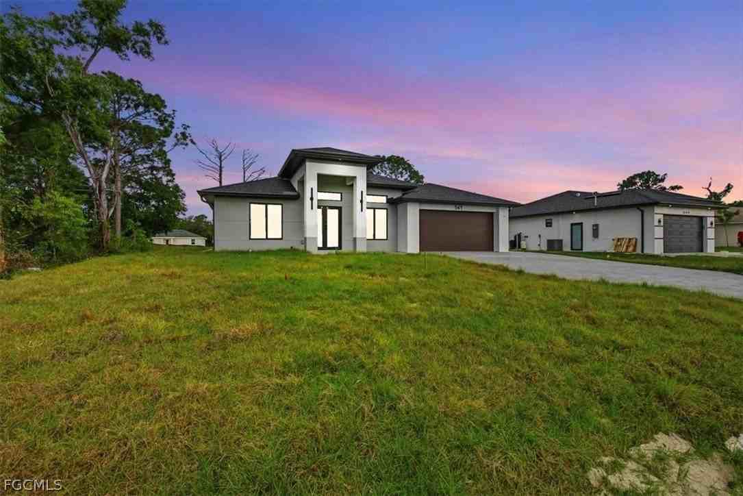 541 Chalet Ave S - Photo 3 of 42