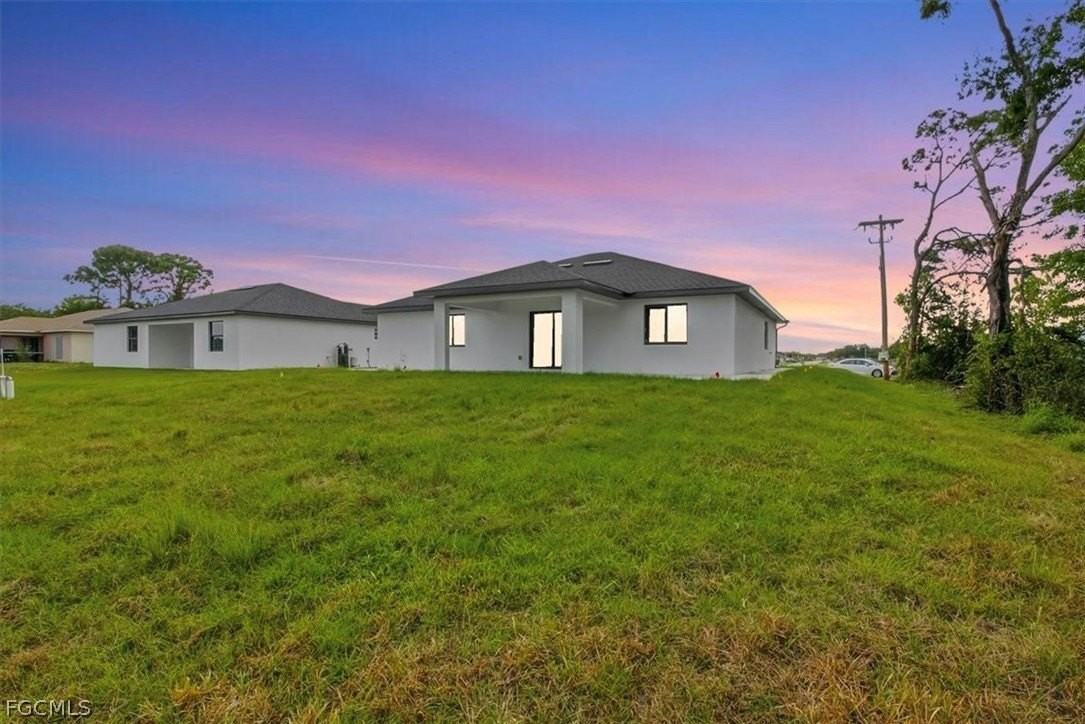 541 Chalet Ave S - Photo 4 of 42