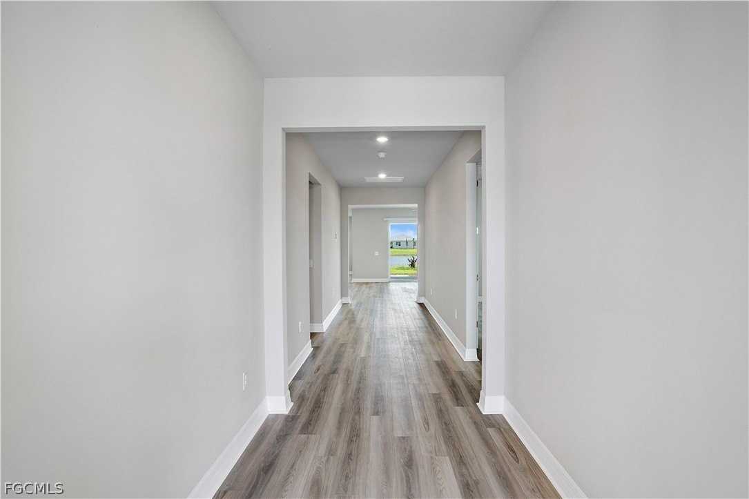 44300 Saddlewood Ct - Photo 3 of 39