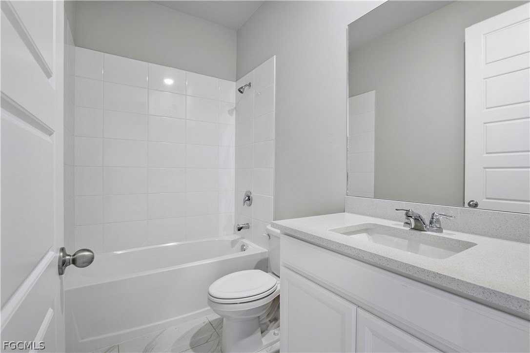 44300 Saddlewood Ct - Photo 5 of 39