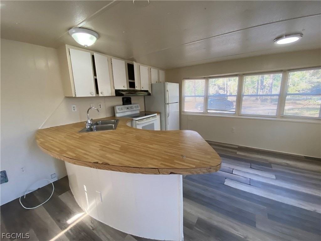 7535 Mcdaniel Dr - Photo 3 of 15