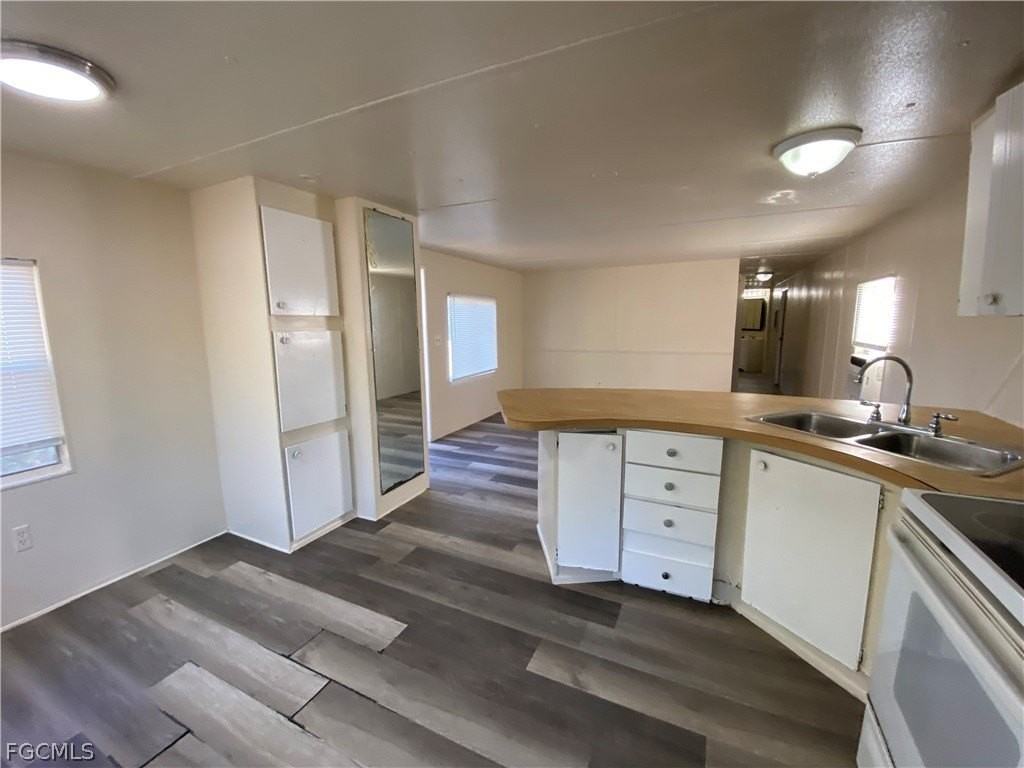 7535 Mcdaniel Dr - Photo 4 of 15