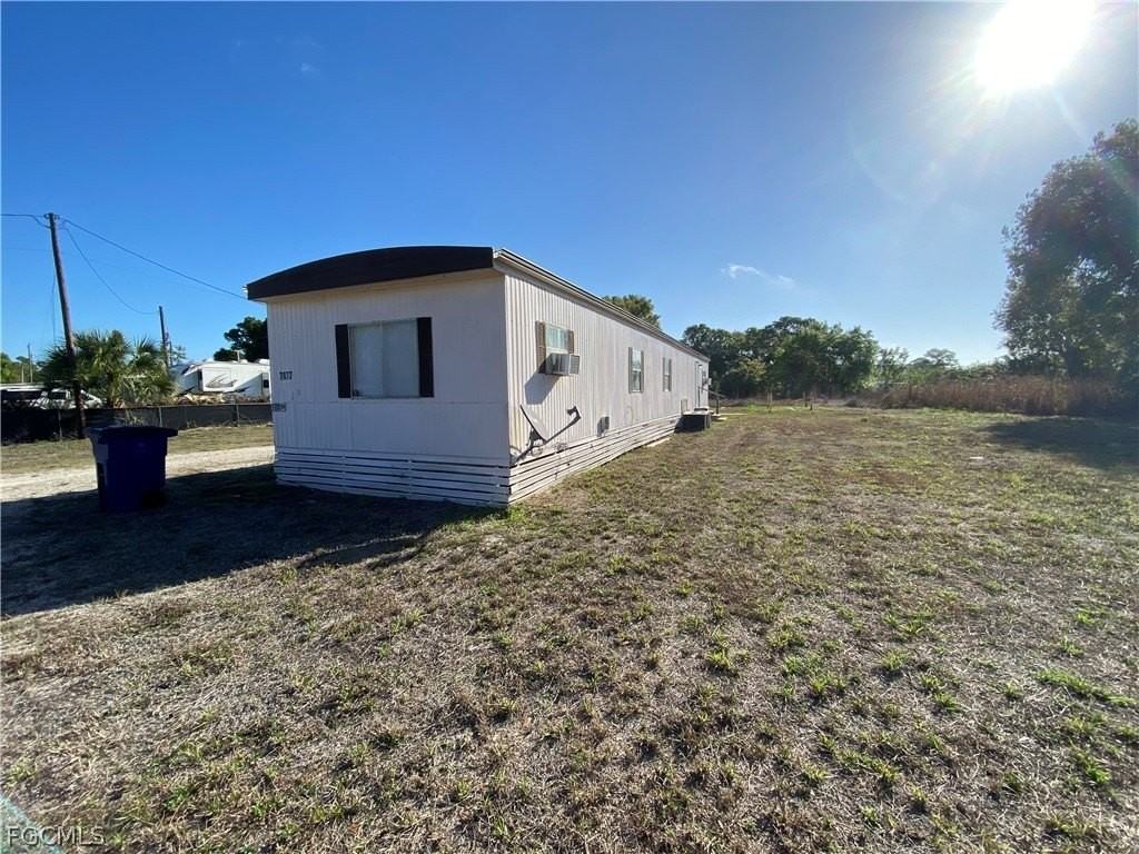 7877 Suncoast Dr - Photo 2 of 17