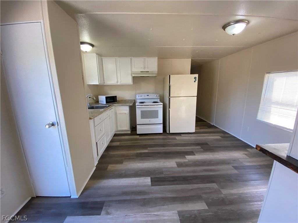 7877 Suncoast Dr - Photo 6 of 17