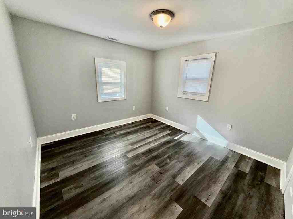 9 S Maple Ave - Photo 6 of 13