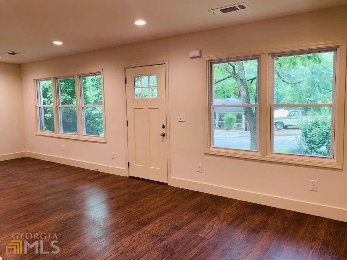 364 Brooks Ave Sw - Photo 6 of 21