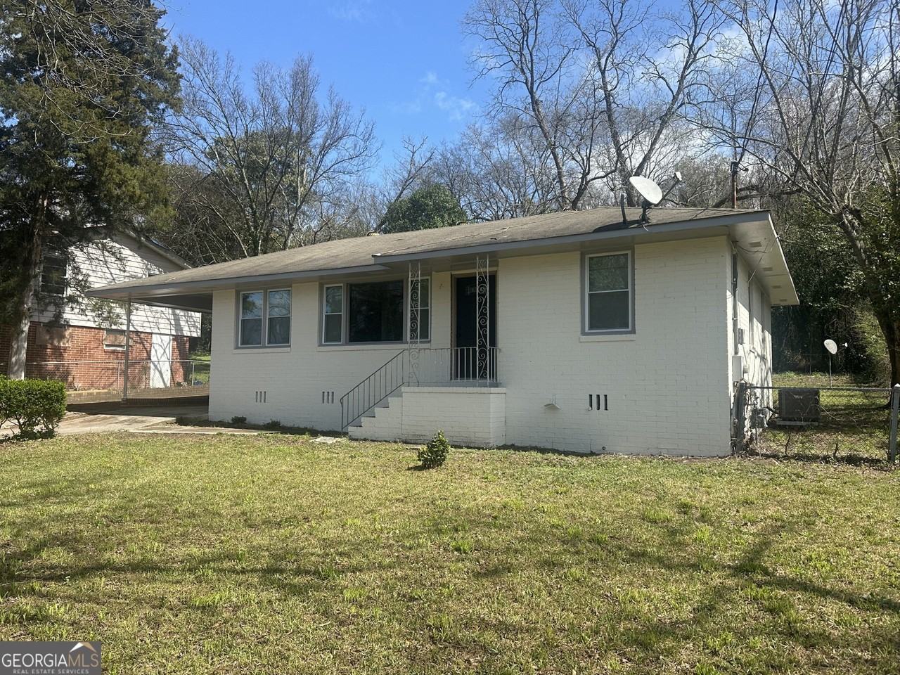 1112 N Beddingfield Dr - Photo 2 of 20