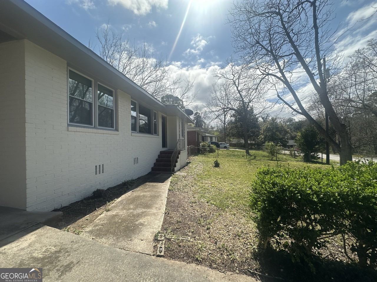 1112 N Beddingfield Dr - Photo 5 of 20