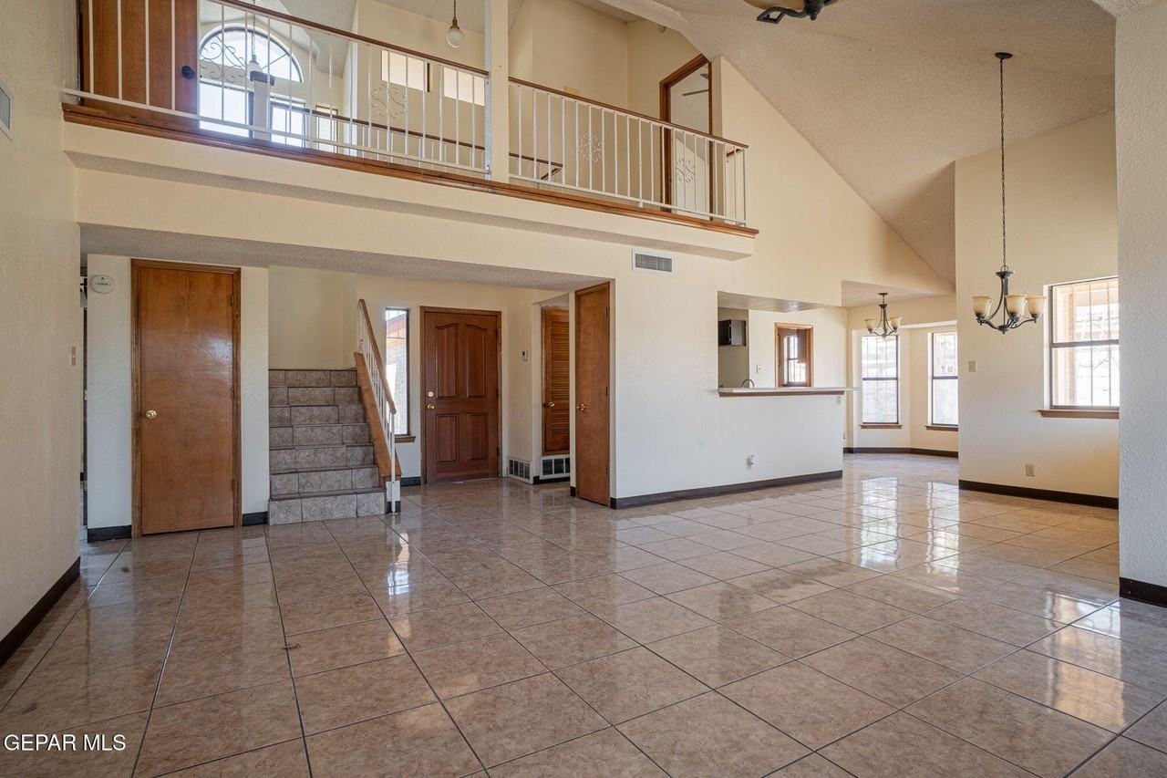 1442 Sierra De Oro Dr - Photo 4 of 32