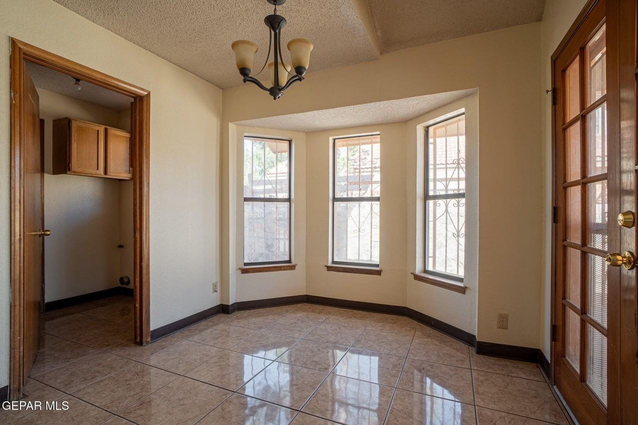 1442 Sierra De Oro Dr - Photo 6 of 32