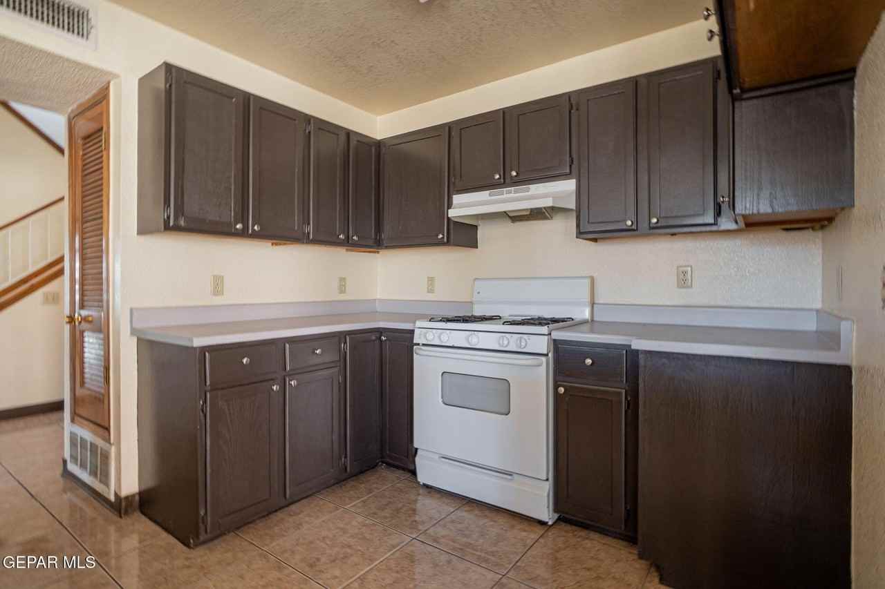 1442 Sierra De Oro Dr - Photo 7 of 32