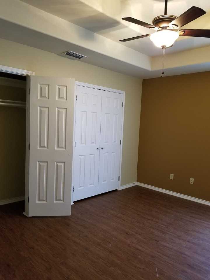 20413 Oak Hollow Ln #14-02 - Photo 3 of 3