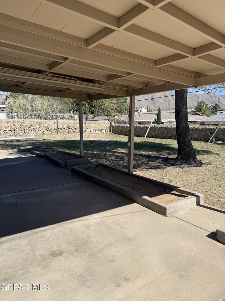 5924 Cabrillo Dr - Photo 2 of 11