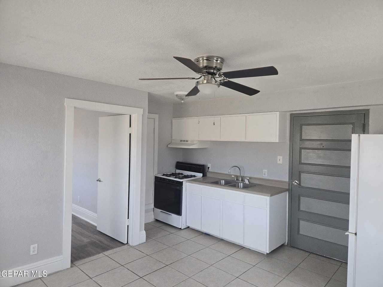 515 W Missouri Ave Apt 8 - Photo 2 of 6