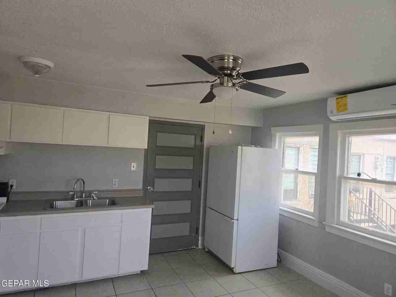 515 W Missouri Ave Apt 8 - Photo 3 of 6