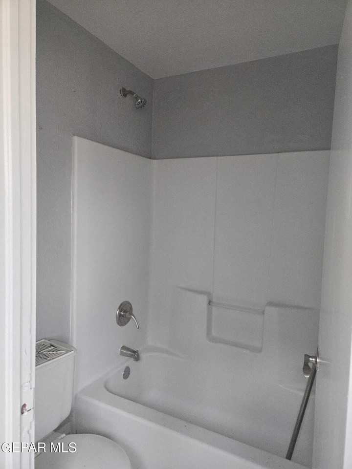 515 W Missouri Ave Apt 8 - Photo 4 of 6