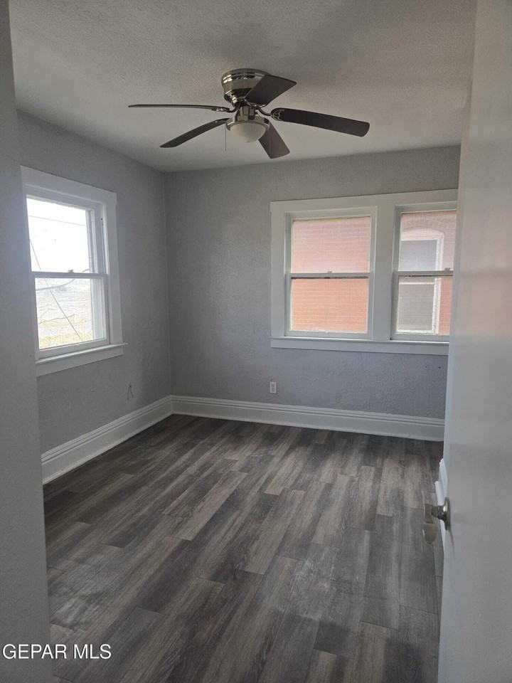 515 W Missouri Ave Apt 8 - Photo 5 of 6