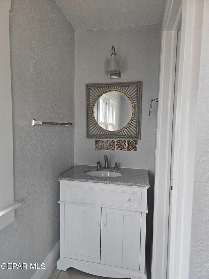 515 W Missouri Ave Apt 8 - Photo 6 of 6