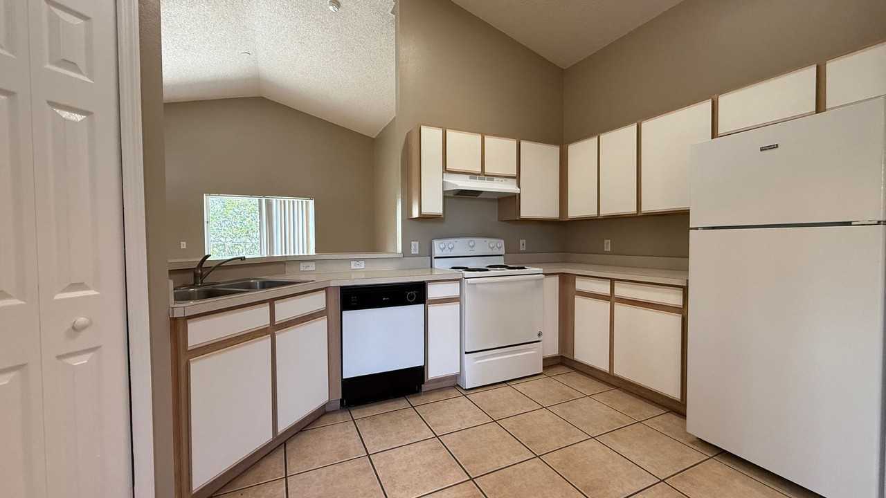 2406 Violet Ct - Photo 3 of 32