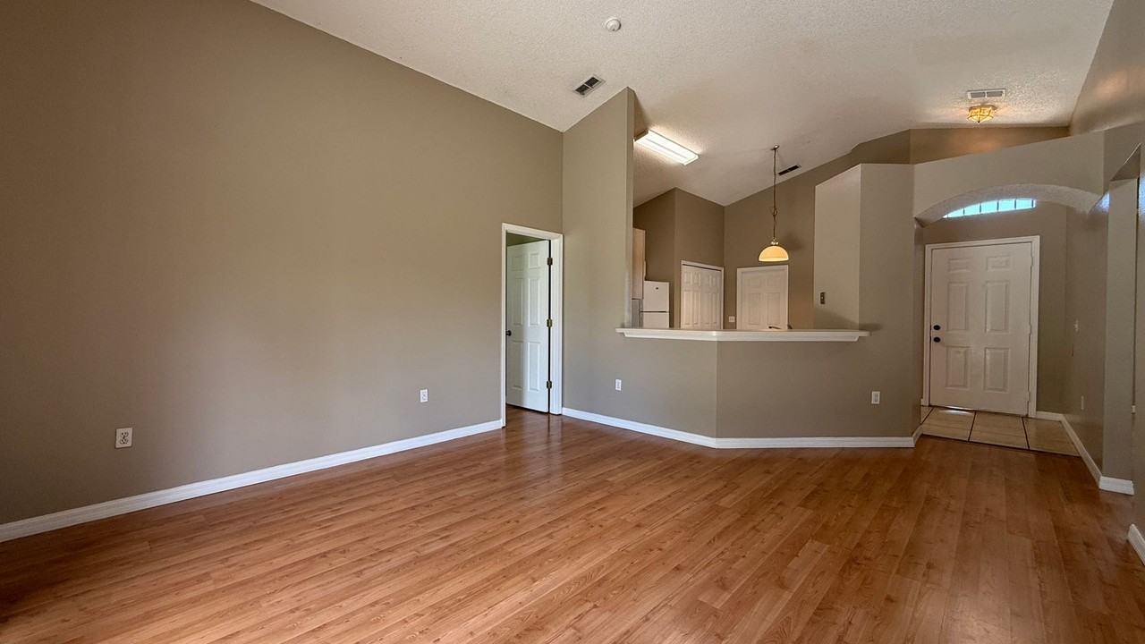 2406 Violet Ct - Photo 6 of 32