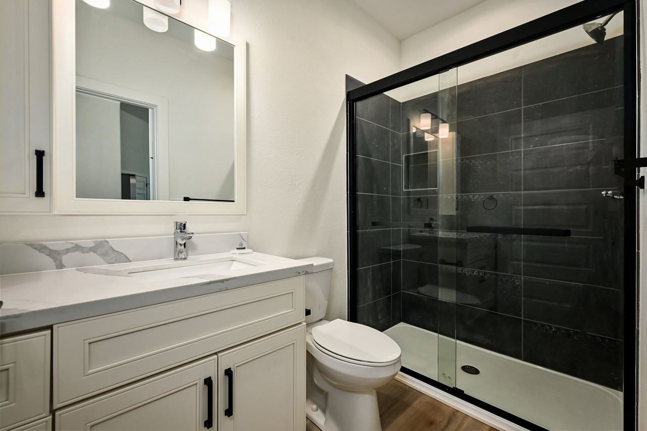 108 108 & 110 E. Maplewood Ln. - Photo 7 of 10