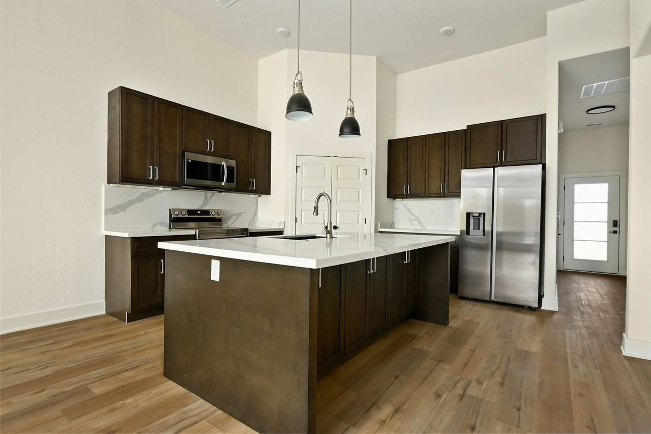 109 109 & 111 E. Pine St. - Photo 3 of 15